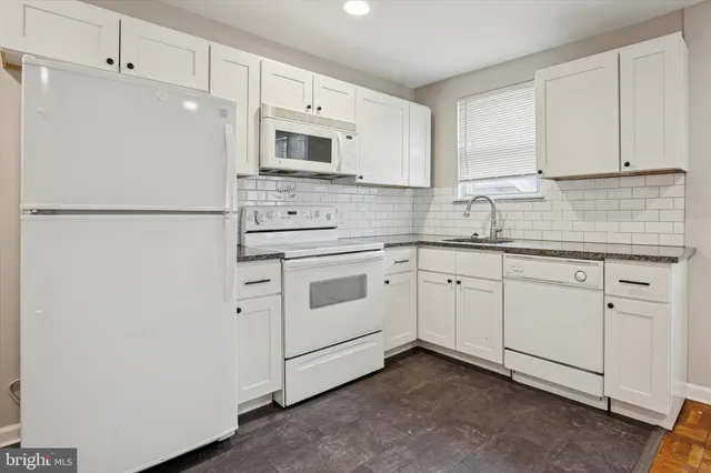 $2,100 | 682 2nd Avenue, Bristol, PA 19007