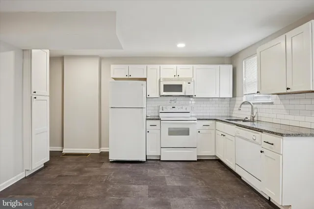 $2,100 | 682 2nd Avenue, Bristol, PA 19007