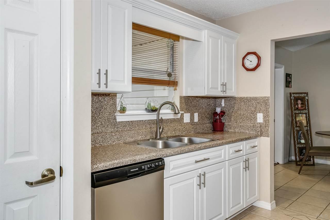 2739 River Run Road Navarre, FL 32566 - Photo 16 of 40 Gallery Image 16