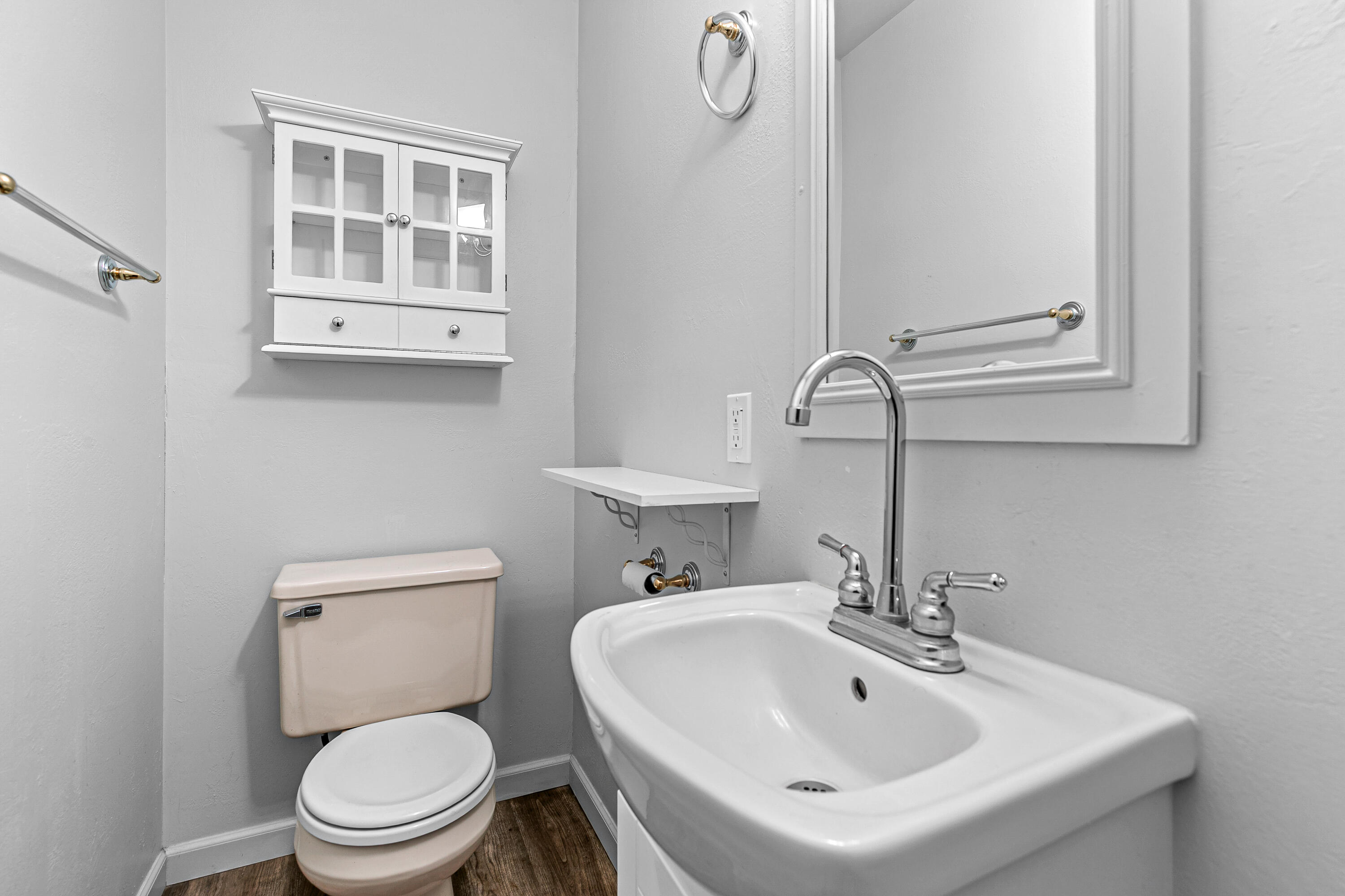 420 Crystal Springs Road Grants Pass, OR 97527 - Photo 34 of 40 Guest space bathroom