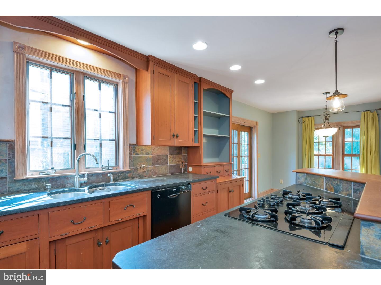 255 West Valley Road Wayne, PA 19087 - Photo 3 of 25