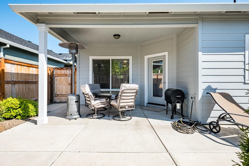 395 Live Oak Loop Central Point, OR 97502 - Photo 24 of 27 395 Live Oak-27