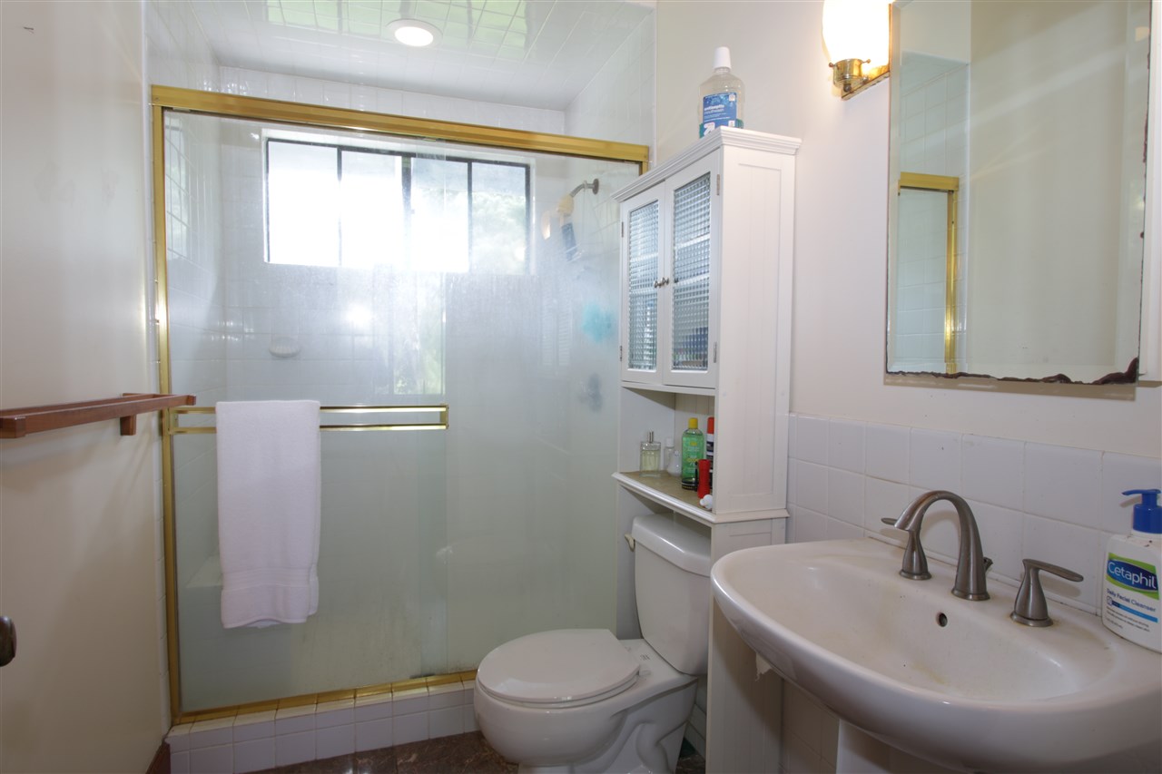 579 Kawelo Road Haiku, HI 96708 - Photo 17 of 30 Upstairs bathroom