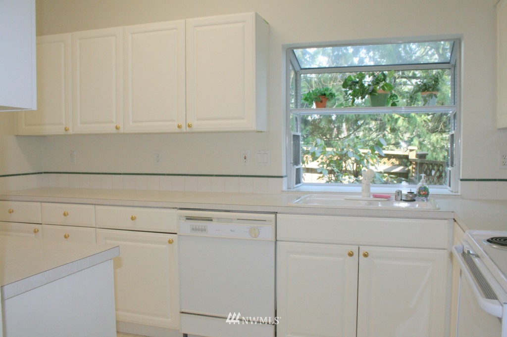 14505 Simonds Road Northeast Kirkland, WA 98034 - Photo 6 of 15