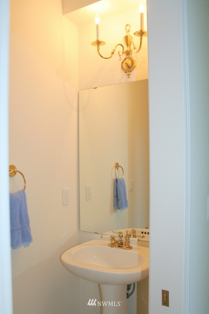 14505 Simonds Road Northeast Kirkland, WA 98034 - Photo 8 of 15