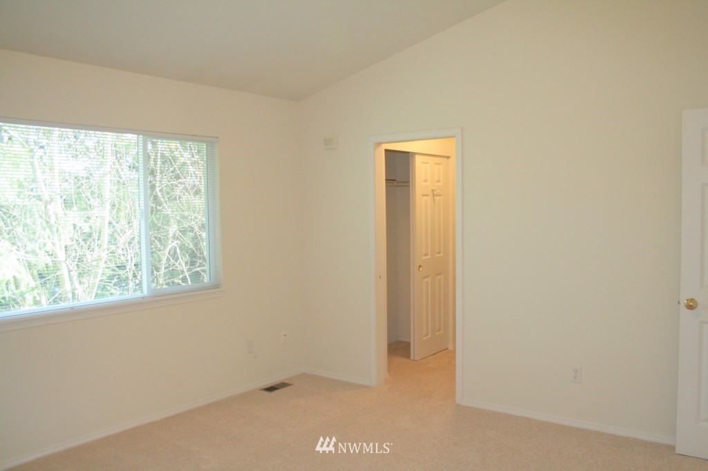 14505 Simonds Road Northeast Kirkland, WA 98034 - Photo 9 of 15
