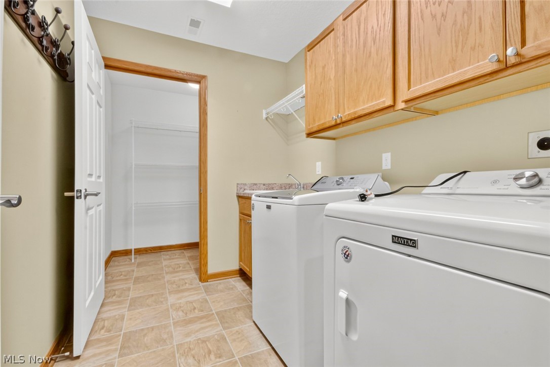 9264 Sharrott Road, Unit 1502 Youngstown, OH 44514 - Photo 19 of 20 Cabinets and sink