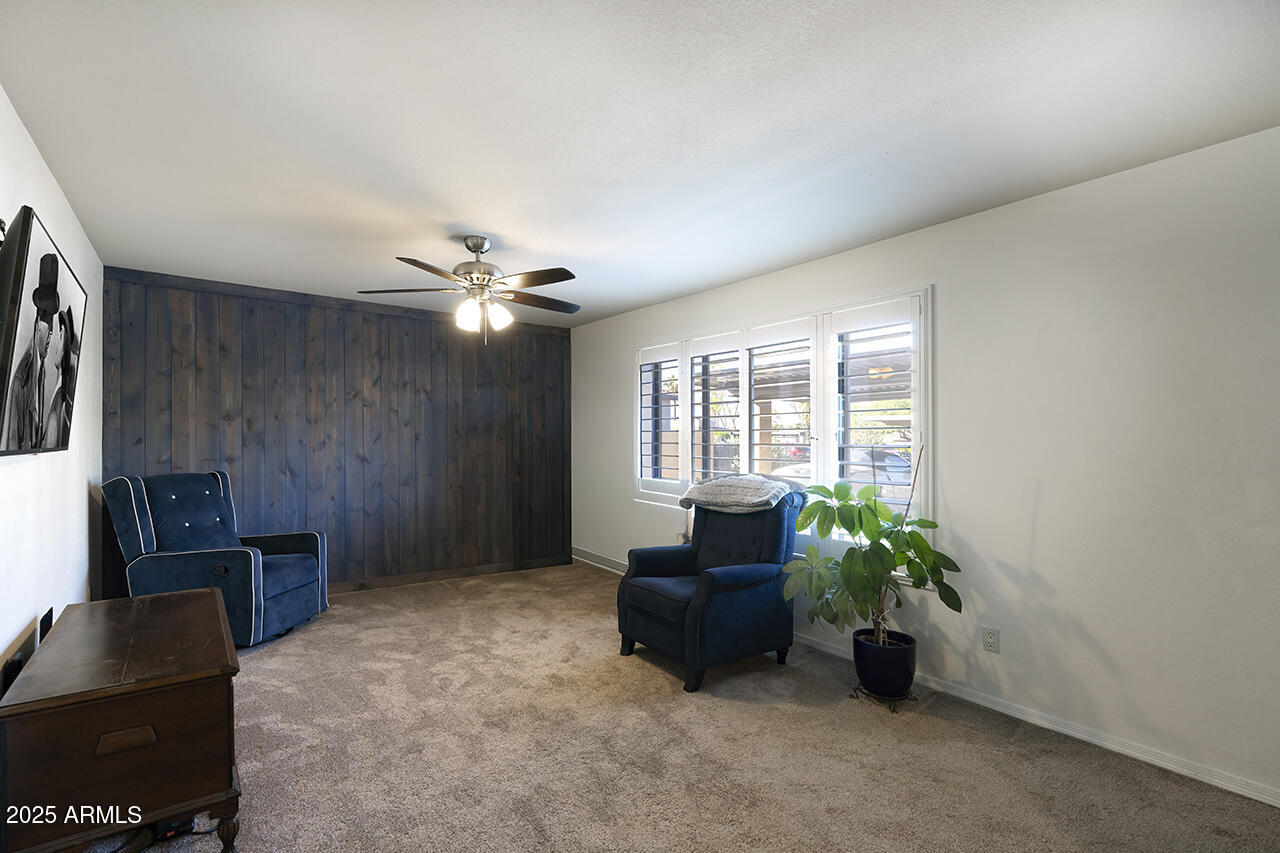 1402 East Guadalupe Road, Unit 149 Tempe, AZ 85283 - Photo 4 of 16 a living room with furniture and a potted plant