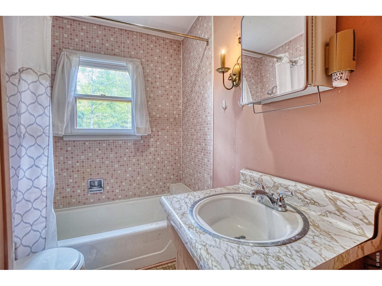 3356 Riverside Drive Lyons, CO 80540 - Photo 23 of 28 Bathroom with tub and shower