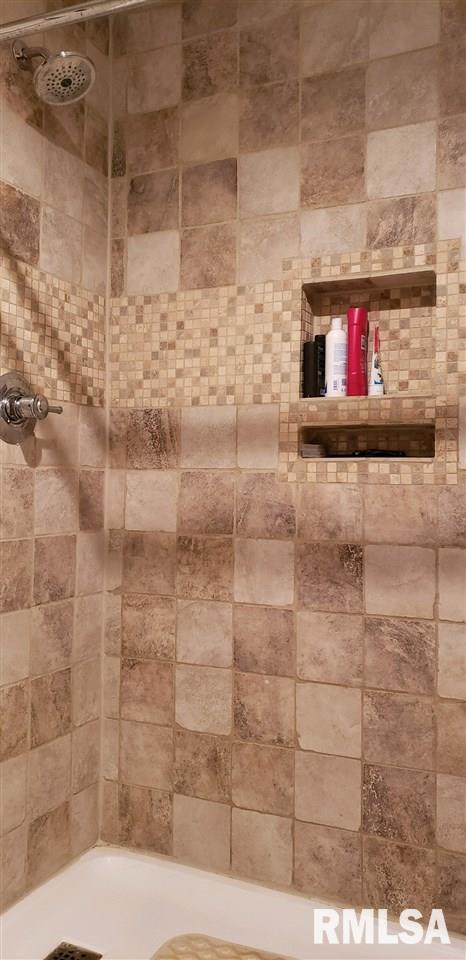 674 South Ridgeview Lane Peoria, IL 61604 - Photo 5 of 21 Gallery Image 5