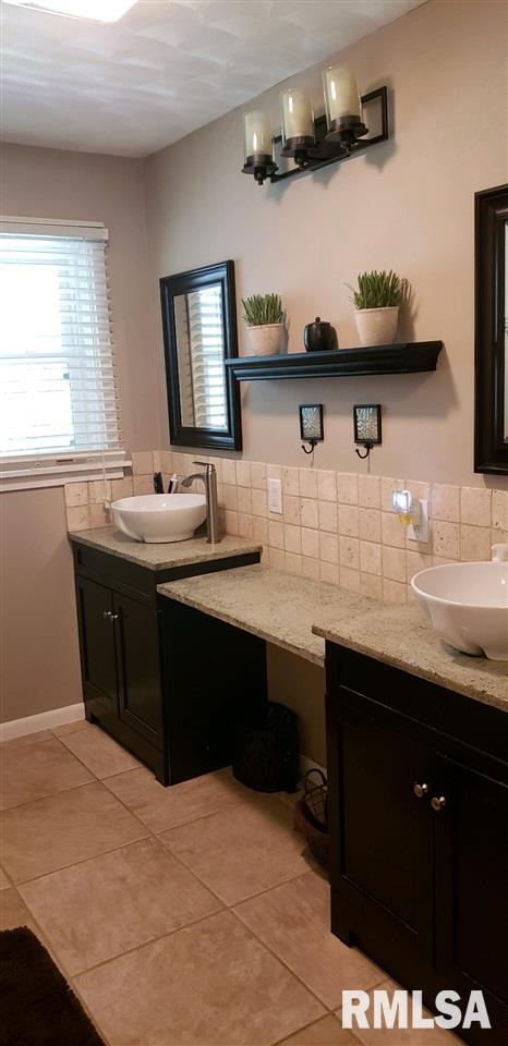 674 South Ridgeview Lane Peoria, IL 61604 - Photo 8 of 21 Gallery Image 8