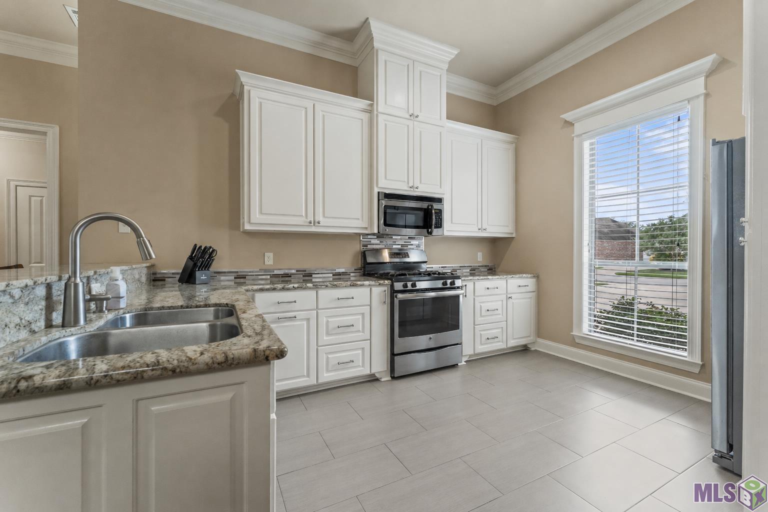 437 Portula Avenue Baton Rouge, LA 70820 - Photo 4 of 18 Gallery Image 4
