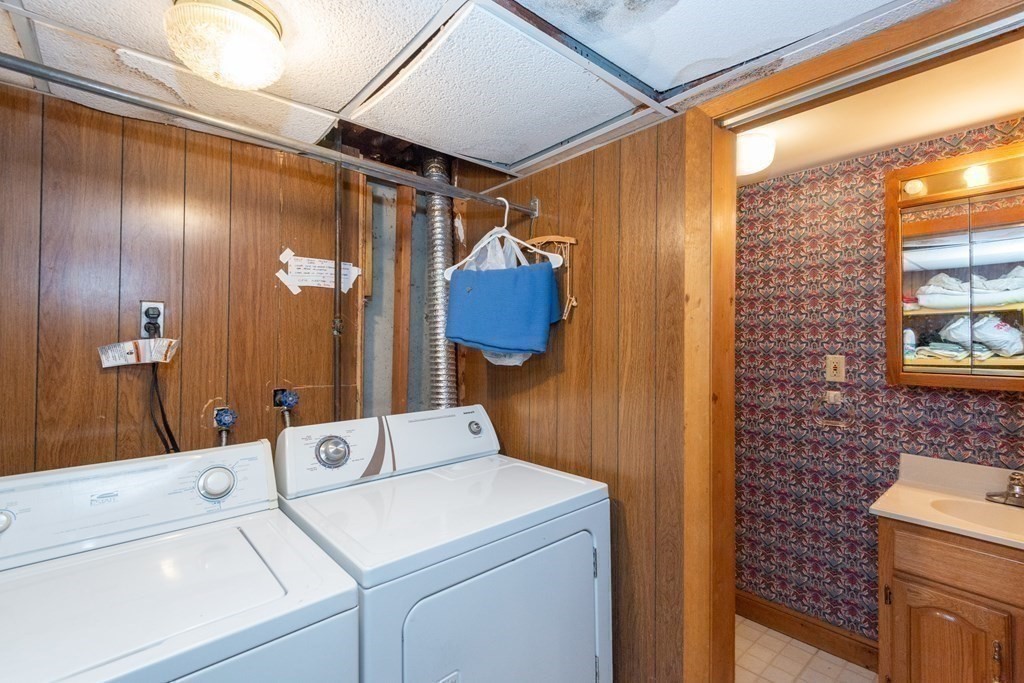 91 Brookside Road Lynn, MA 01902 - Photo 23 of 28 a utility room with dryer and washer