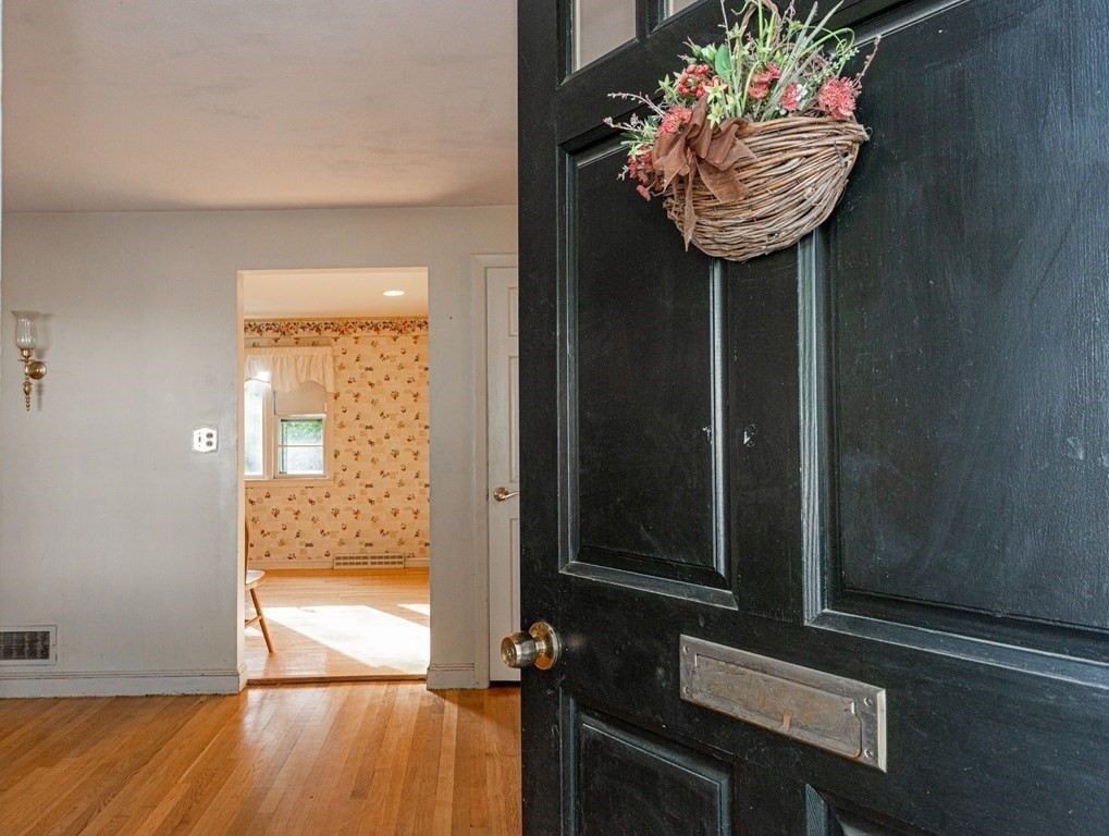 91 Brookside Road Lynn, MA 01902 - Photo 4 of 28 a room with toys and wooden floor