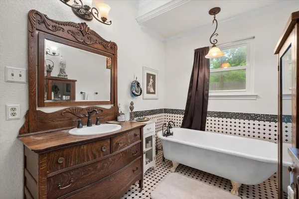 $700,000 | 2 Carrol Price Court, Unit A, Mansfield, TX 76063