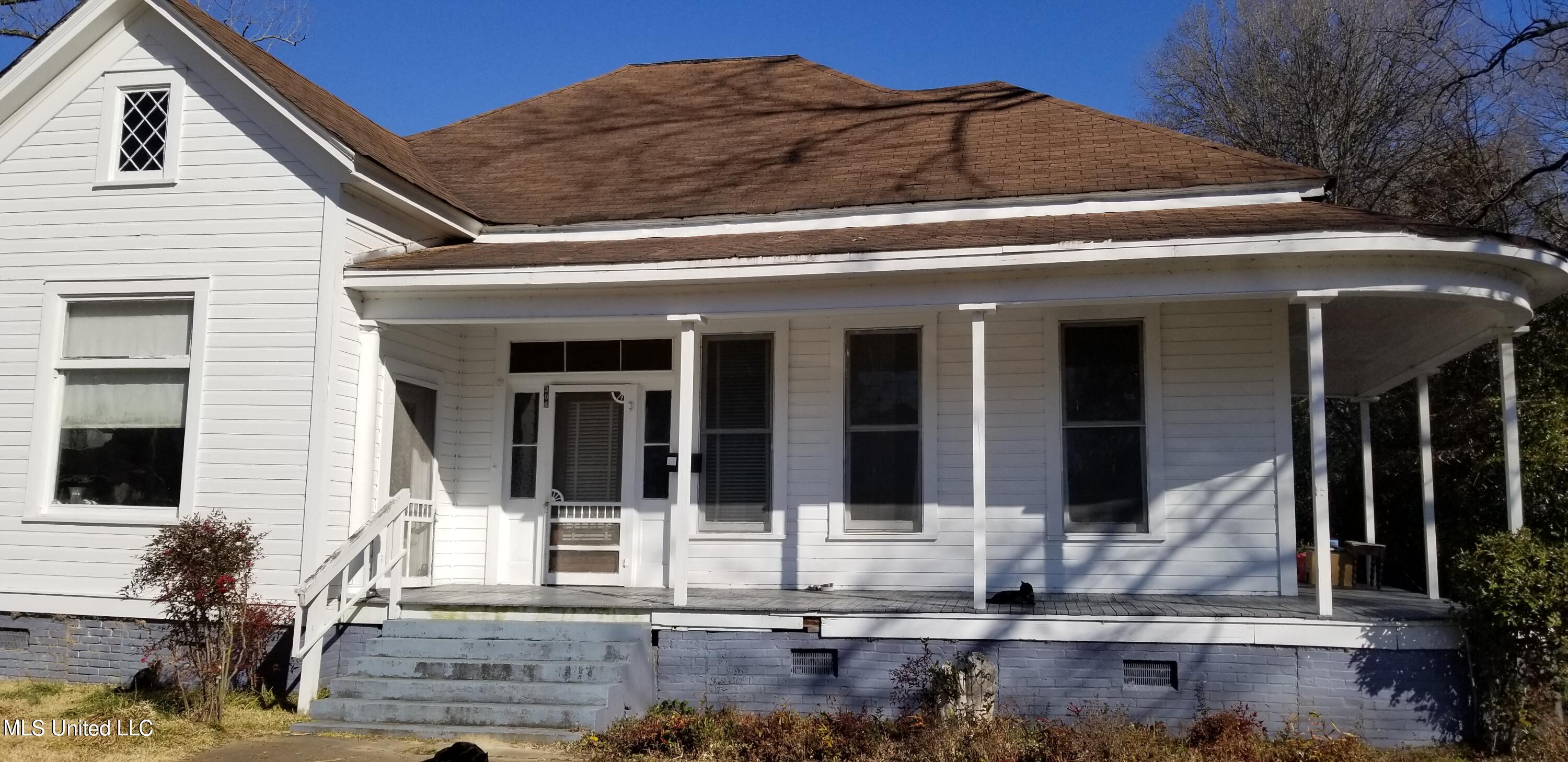 306 Spring Street Lexington, MS 39095 - Photo 1 of 3 Front of House