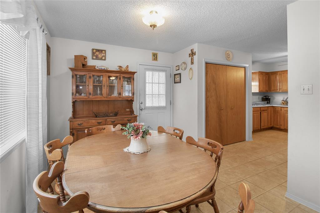2102 County Road 233 Ballinger, TX 76821 - Photo 5 of 16 a dining room with furniture and window