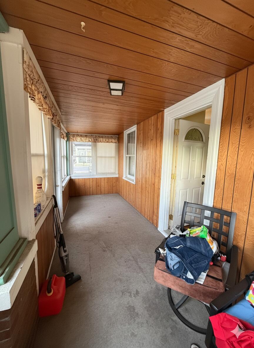 1629 West Boulevard Racine, WI 53405 - Photo 2 of 23 Entryway