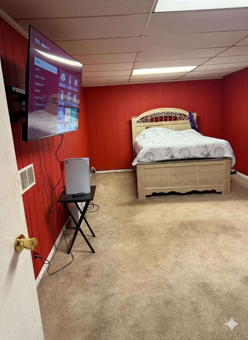 1629 West Boulevard Racine, WI 53405 - Photo 9 of 23 Master bedroom