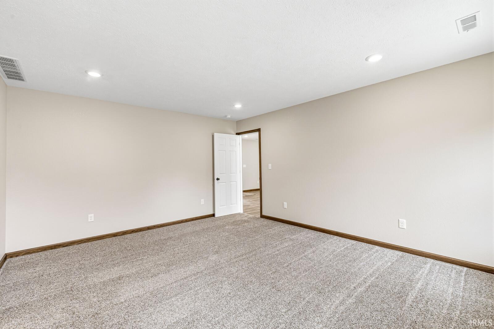 59561 Rosedale Avenue Elkhart, IN 46517 - Photo 14 of 25
