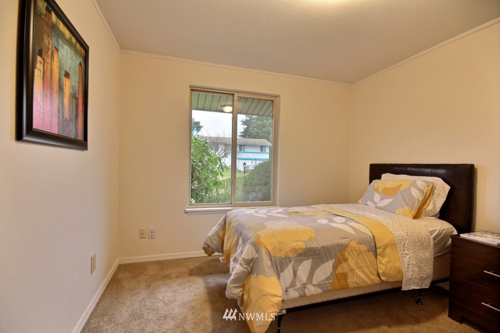 17725 113th Place Southeast Renton, WA 98055 - Photo 11 of 16 Gallery Image 11