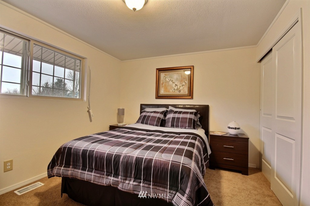 17725 113th Place Southeast Renton, WA 98055 - Photo 12 of 16 Gallery Image 12