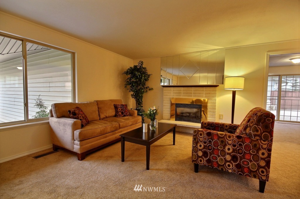 17725 113th Place Southeast Renton, WA 98055 - Photo 3 of 16 Gallery Image 3