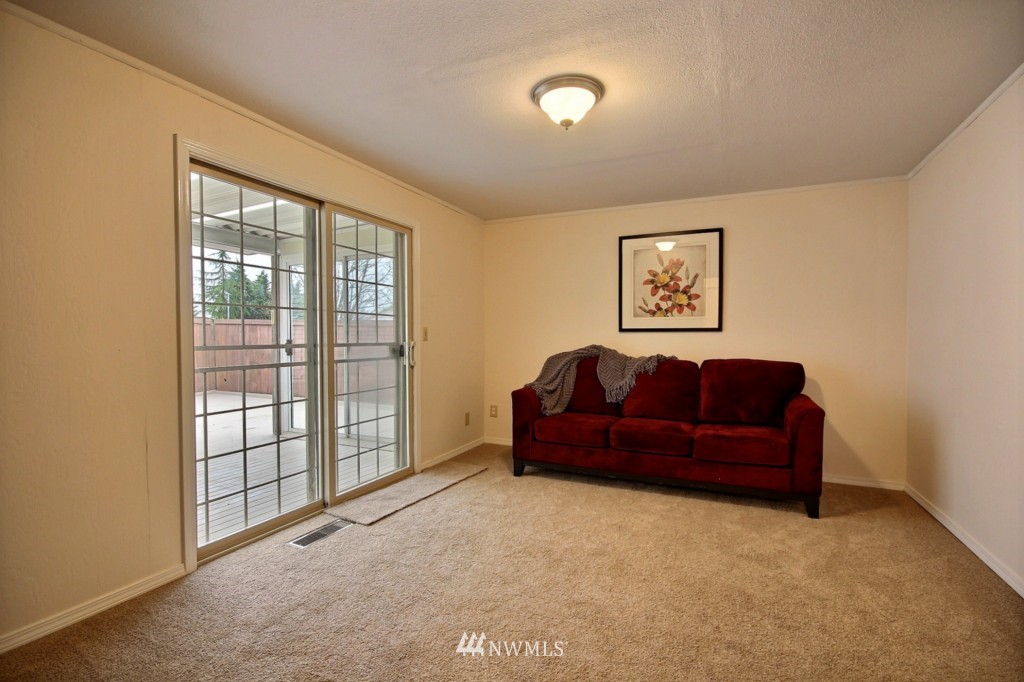 17725 113th Place Southeast Renton, WA 98055 - Photo 5 of 16 Gallery Image 5