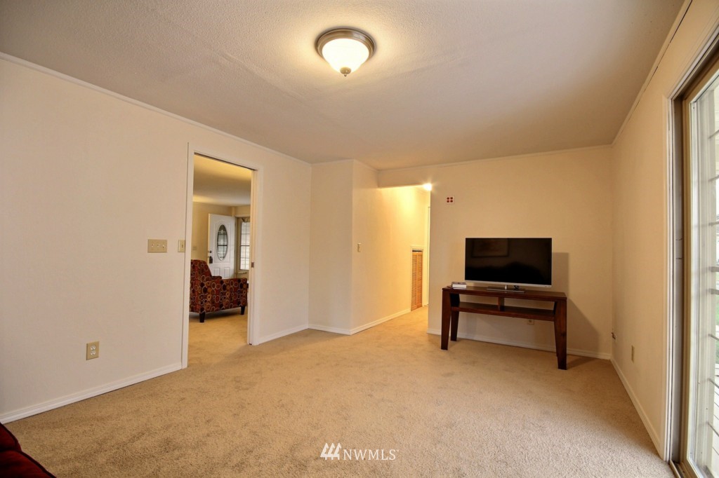 17725 113th Place Southeast Renton, WA 98055 - Photo 6 of 16 Gallery Image 6
