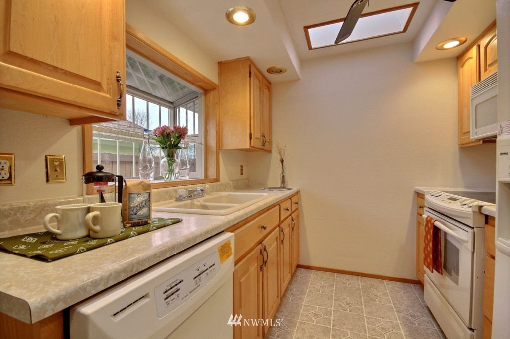 17725 113th Place Southeast Renton, WA 98055 - Photo 7 of 16 Gallery Image 7