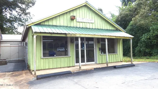 $60,000 | 395 East Van Dorn Avenue, Holly Springs, MS 38635