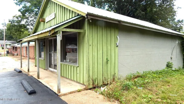 $60,000 | 395 East Van Dorn Avenue, Holly Springs, MS 38635