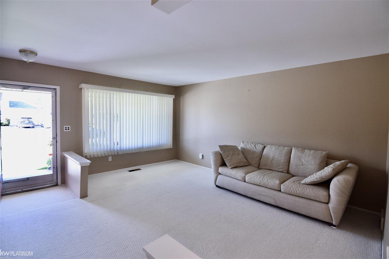 43754 Brandywyne Road Canton, MI 48187 - Photo 18 of 36 50074264-17.JPG