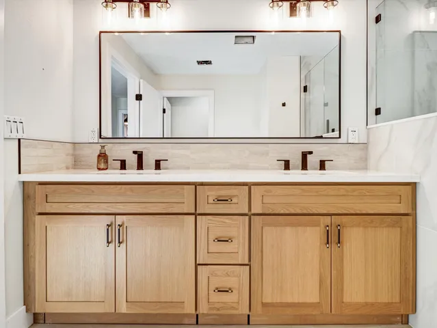 a view of a backyard with plants