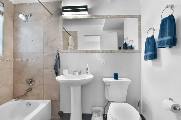 $3,200 | 821 Meridian Avenue, Unit 9, Miami Beach, FL 33139