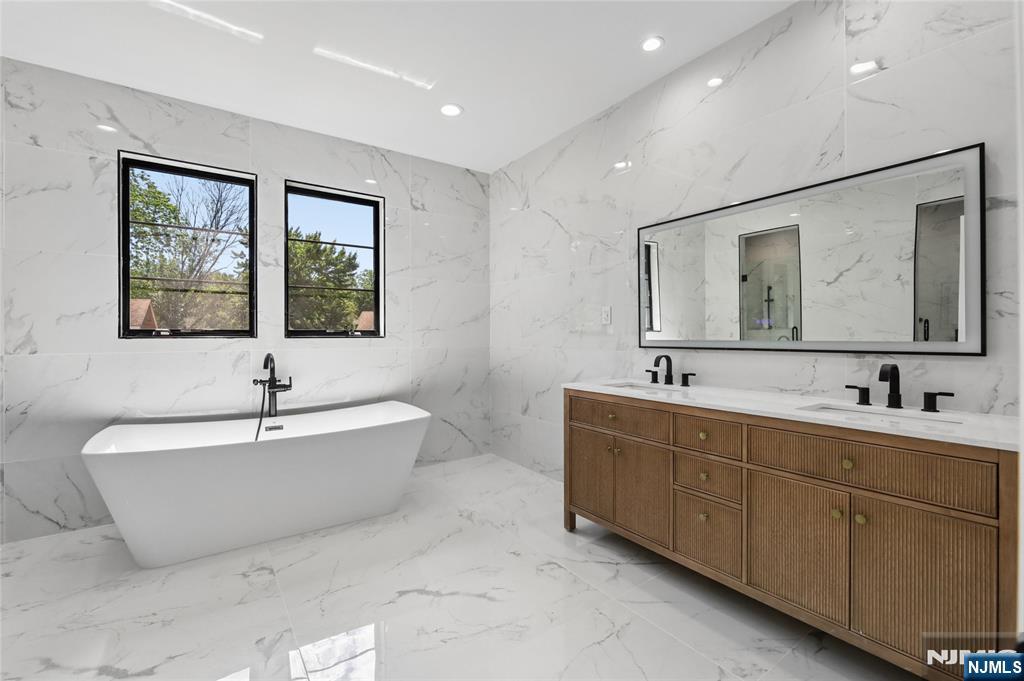 532 Hobart Road Paramus, NJ 07652 - Photo 37 of 46