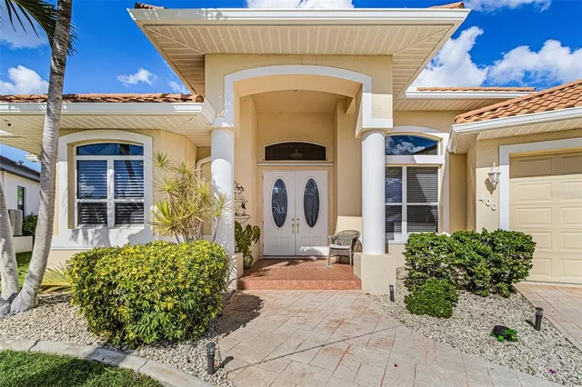 a view of a entryway of the house