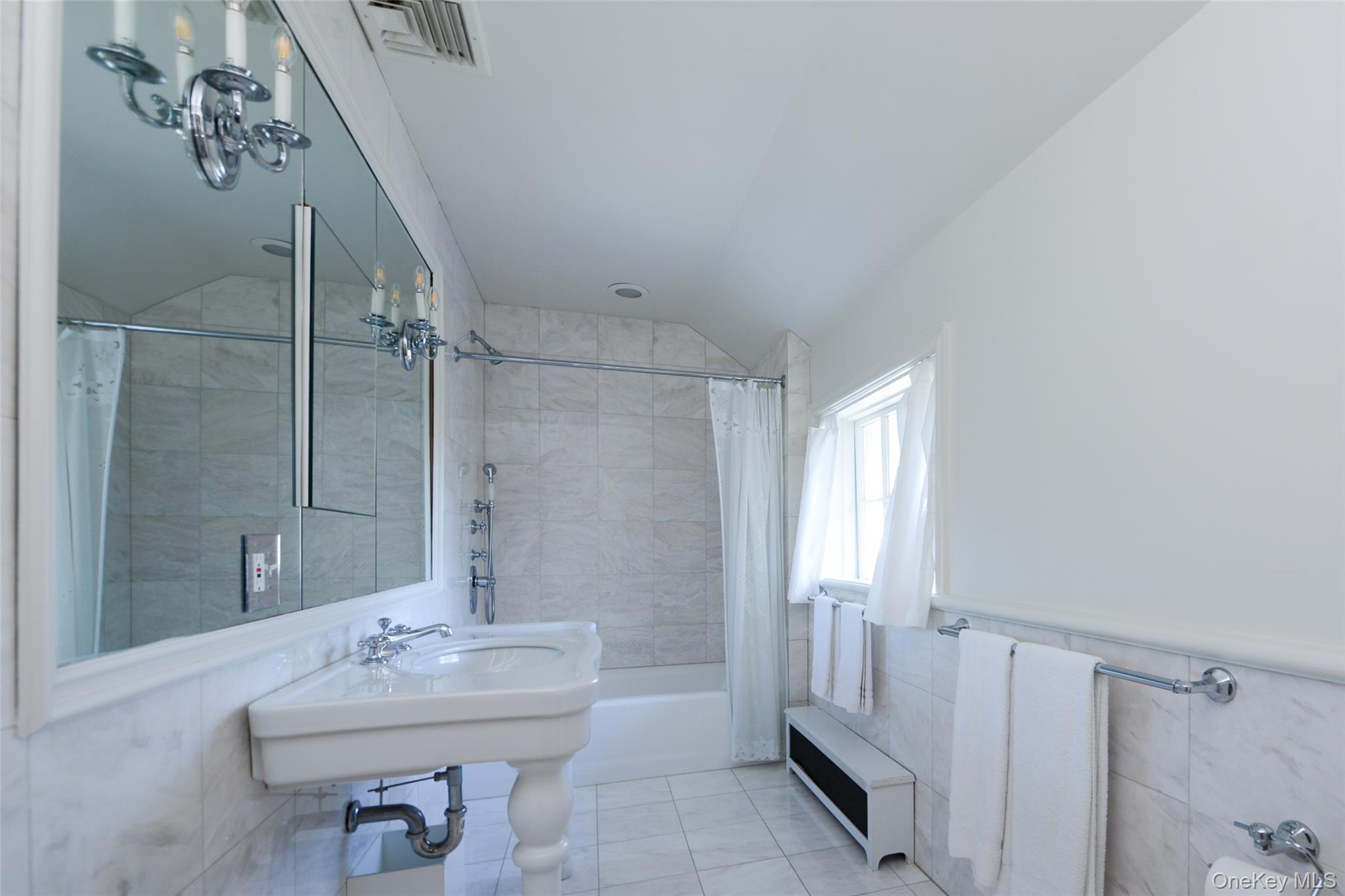 1 Pond Road Glen Cove, NY 11542 - Photo 24 of 36