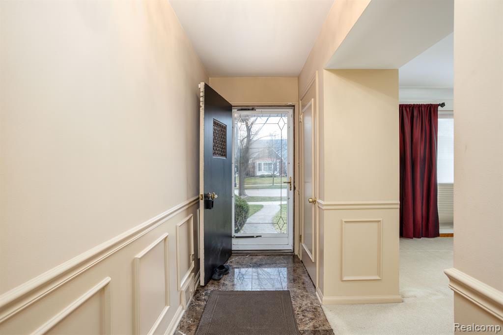 341 Ridgemont Road Grosse Pointe Farms, MI 48236 - Photo 2 of 38