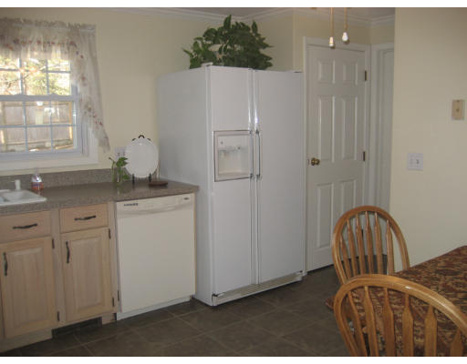 87 Yvonne Road Bellingham, MA 02019 - Photo 8 of 21 Gallery Image 8