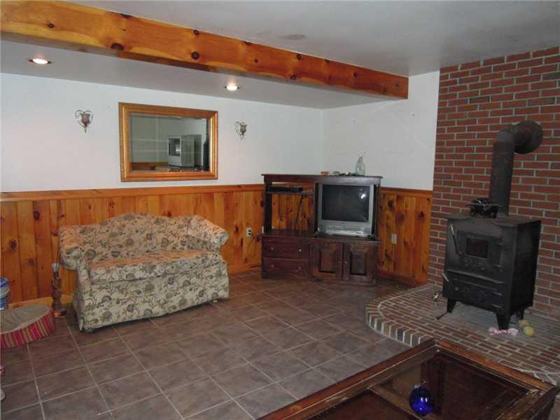 596 Post Road Bowdoinham, ME 04008 - Photo 14 of 24 Den/Family/Great Room.