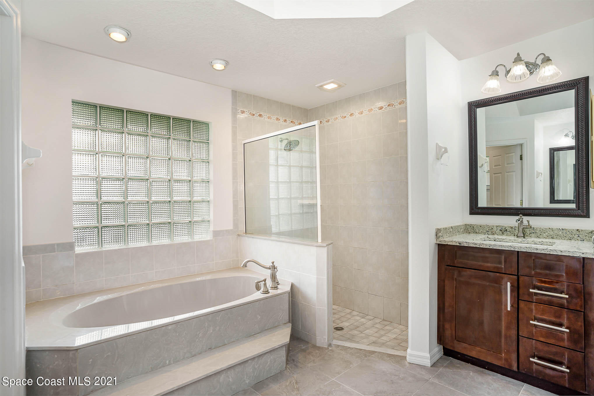 4353 Long Lake Road Melbourne, FL 32934 - Photo 13 of 35 En Suite Bath