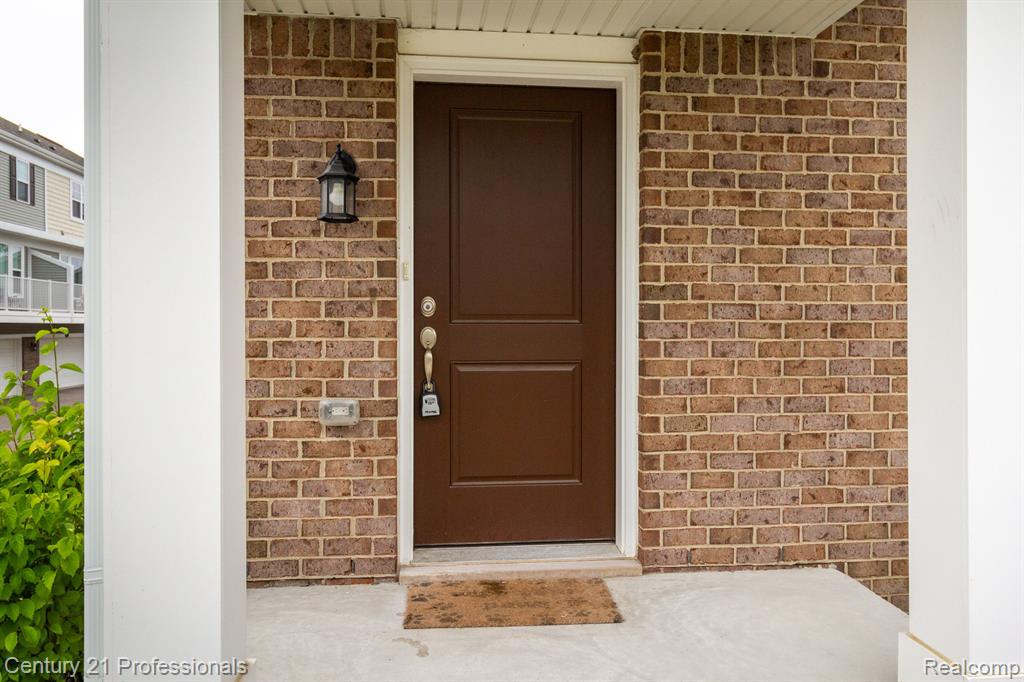 4931 Treeside Lane Troy, MI 48098 - Photo 4 of 32