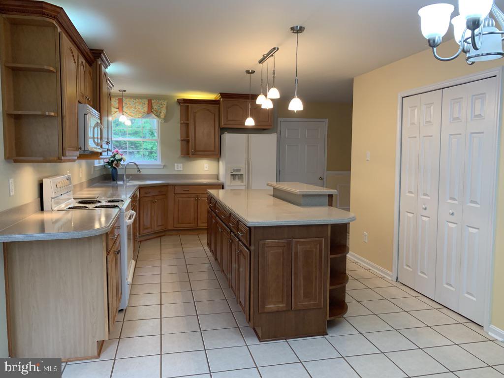 3929 Harrisville Road Mount Airy, MD 21771 - Photo 17 of 47 Kitchen freshly painted w/updated cool color