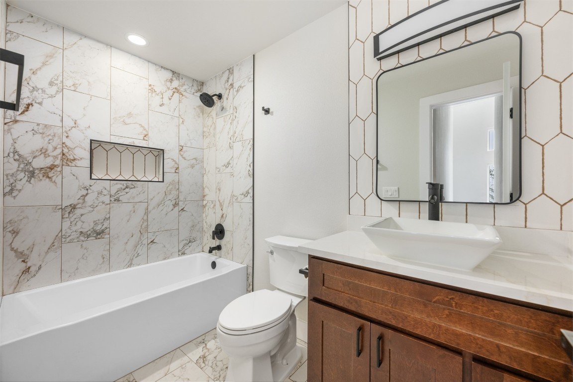 1004 Karen Avenue Austin, TX 78757 - Photo 10 of 29 a bathroom with a sink a toilet and a bathtub