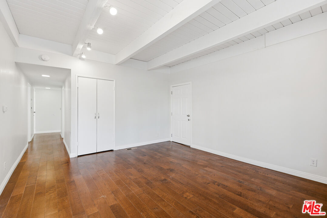 3900 Pacific Avenue Marina del Rey, CA 90292 - Photo 22 of 65 wooden floor in an empty room