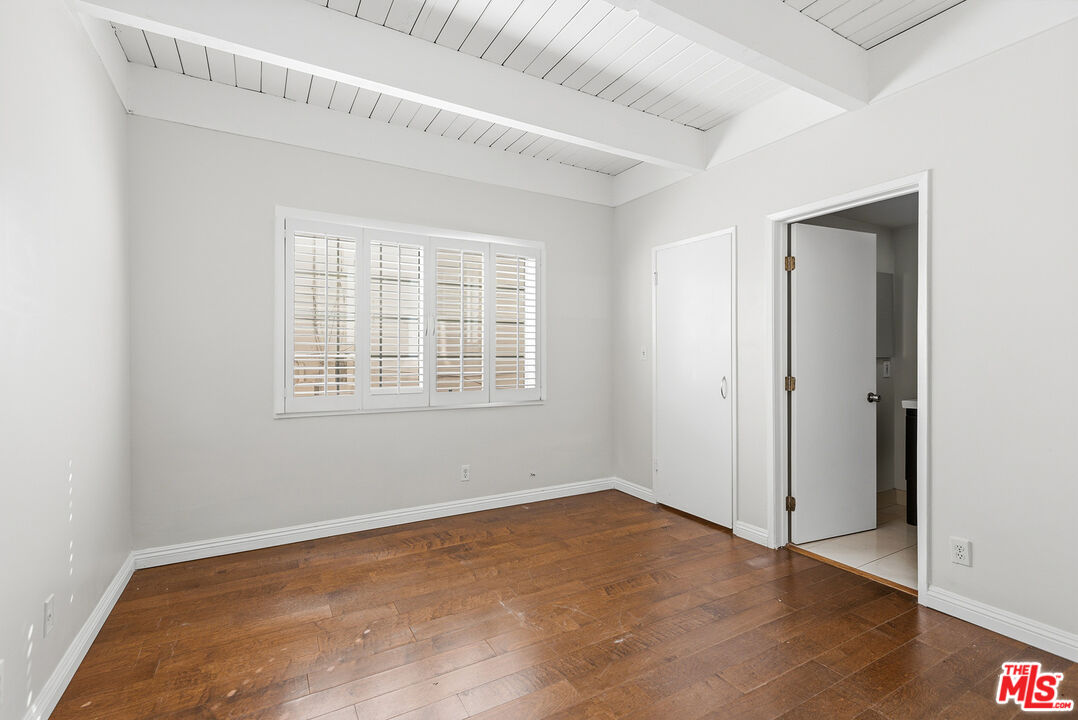 3900 Pacific Avenue Marina del Rey, CA 90292 - Photo 32 of 65 an empty room with wooden floor and windows