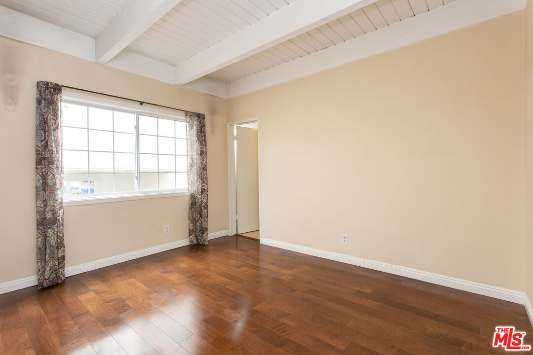 3900 Pacific Avenue Marina del Rey, CA 90292 - Photo 39 of 65 an empty room with wooden floor and windows