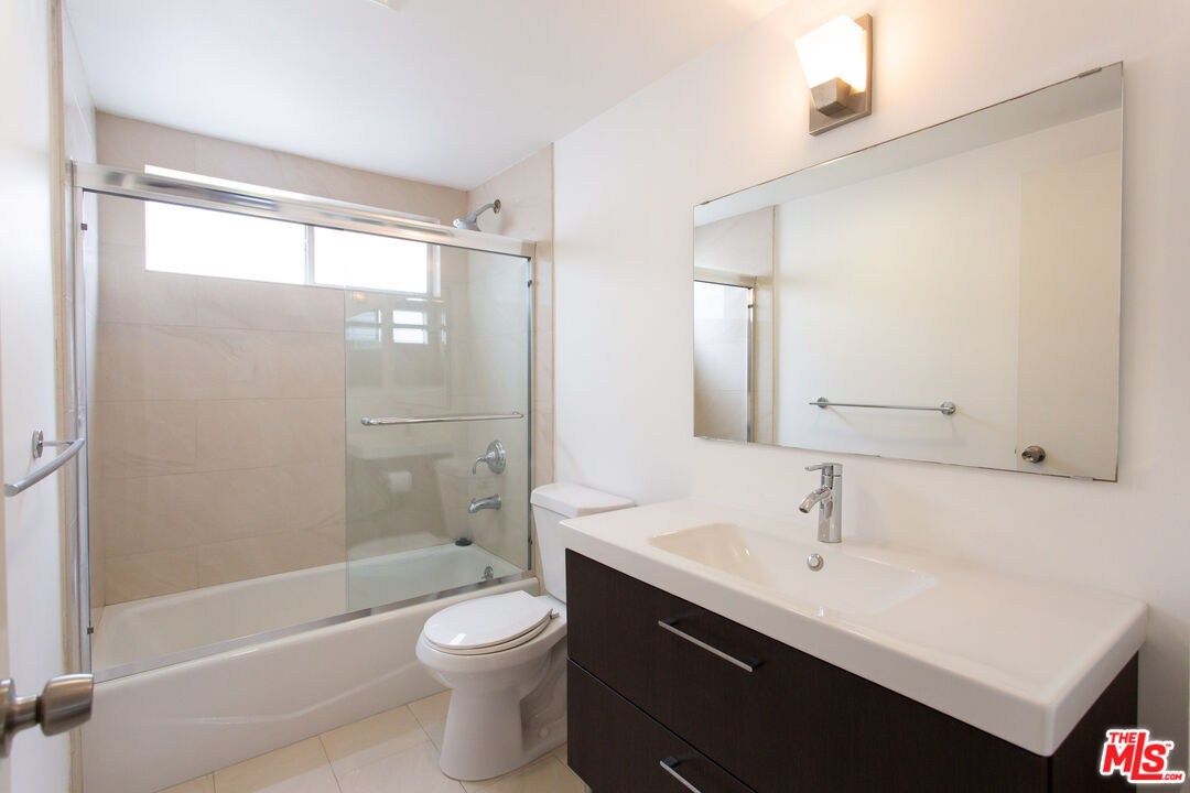 3900 Pacific Avenue Marina del Rey, CA 90292 - Photo 41 of 65 a bathroom with a sink a toilet and shower