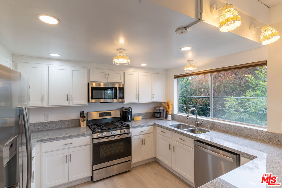 3900 Pacific Avenue Marina del Rey, CA 90292 - Photo 51 of 65